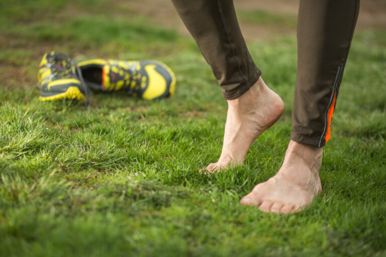 Image de :Étirer et échauffer ses pieds avant l’effort